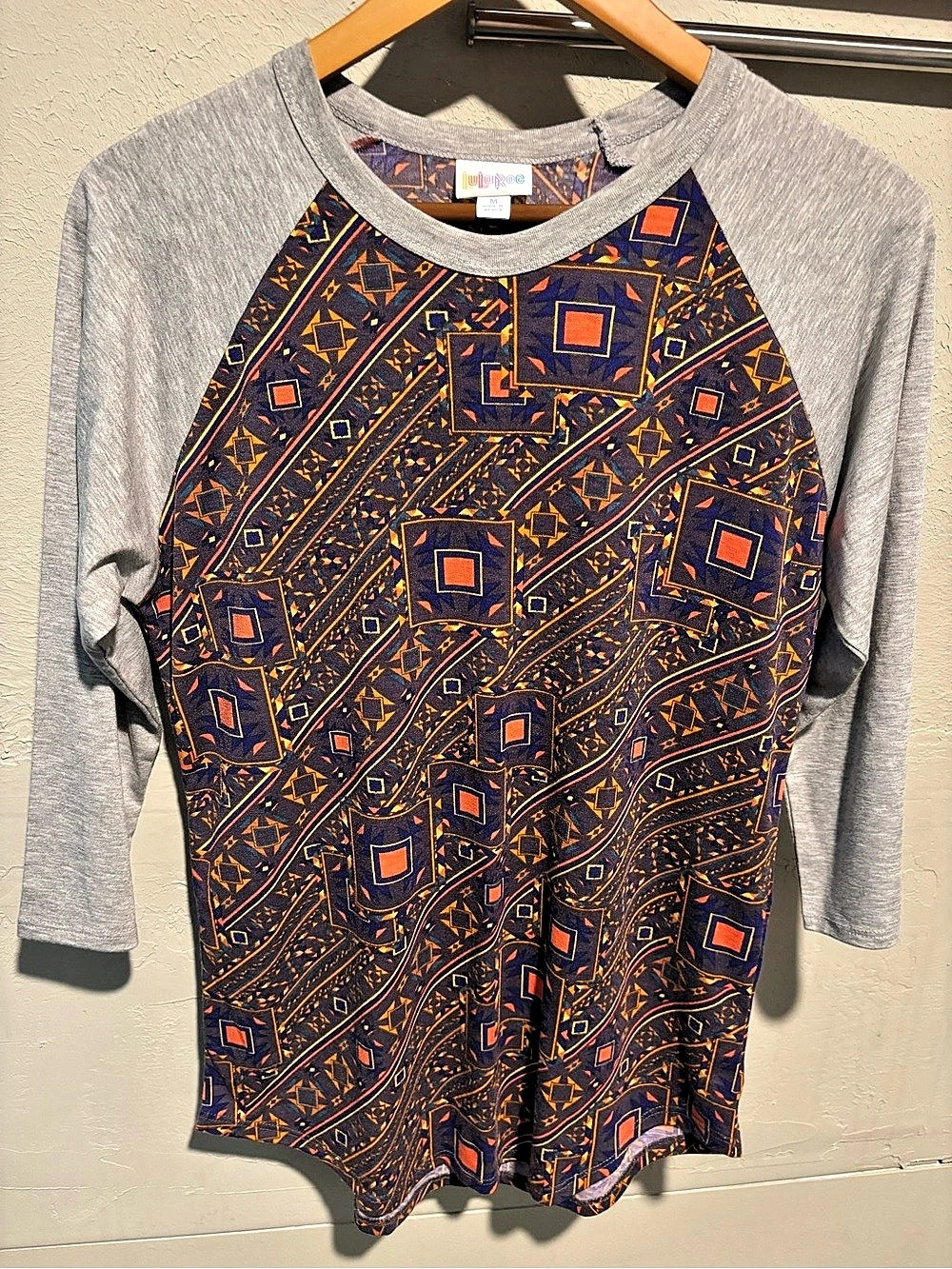 Lularoe Geometric Raglan Long Sleeve Tee in Gray & Blue Size Medium